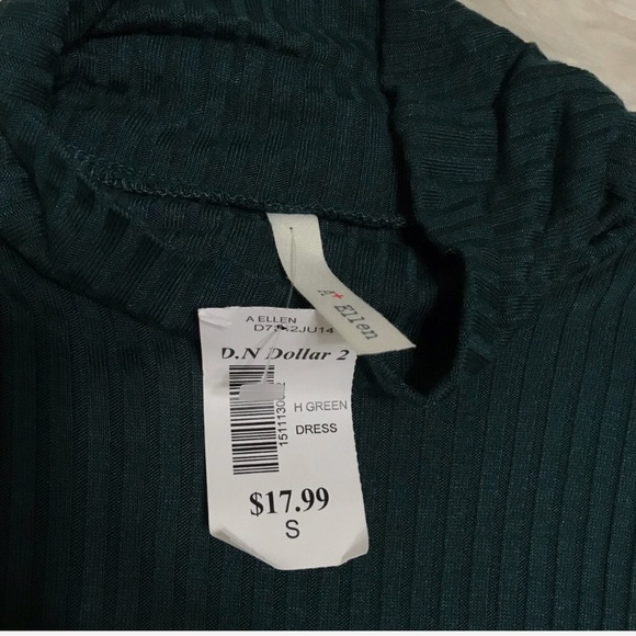 Dress - Picture 4 of 4